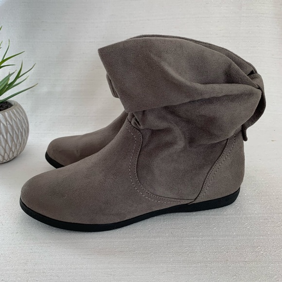 So Brand Dark Gray Microsuede Slouchy Pull On Ankle Boots Woman’s 7M - Picture 6 of 10